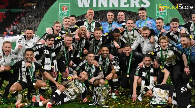 Newcastle derrota Liverpool, conquista a Copa da Liga Inglesa e põe fim a um jejum de 70 anos sem títulos